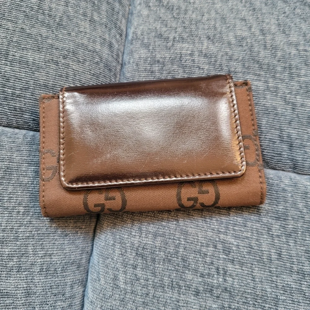 Gucci GG Canvas and Leather Key Holder.. Pristine!!!